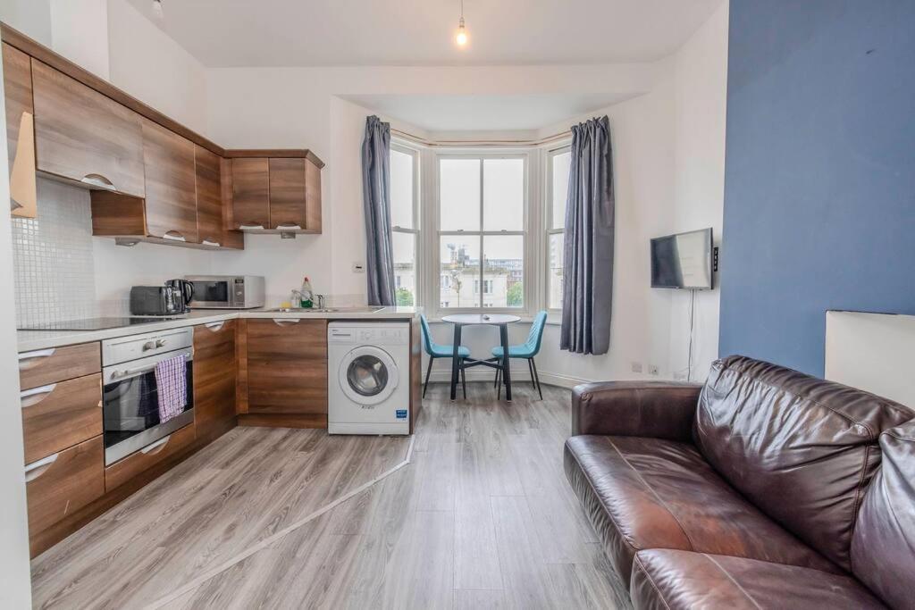 Flash Sale Centre 1 Bedroom Flat Bn129cla02 *